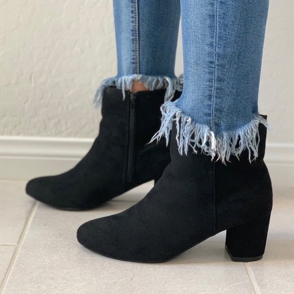 NIB Black Kitten Block Heel Ankle Chelsea Booties - Picture 2 of 8